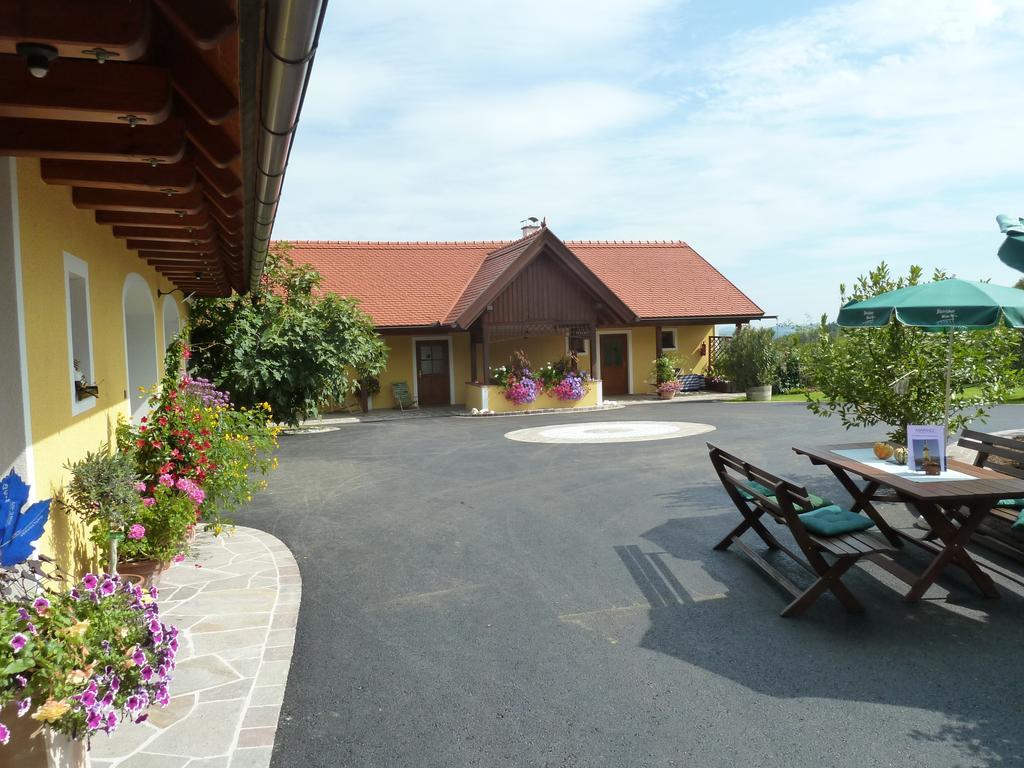Weingut- Gaestezimmer Marko Leutschach Exteriör bild